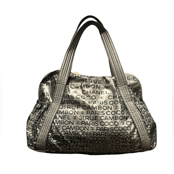 Chanel Silver 31 Rue Cambon Hobo Bag. In good condition. Minimal wear - Picture 3 of 16